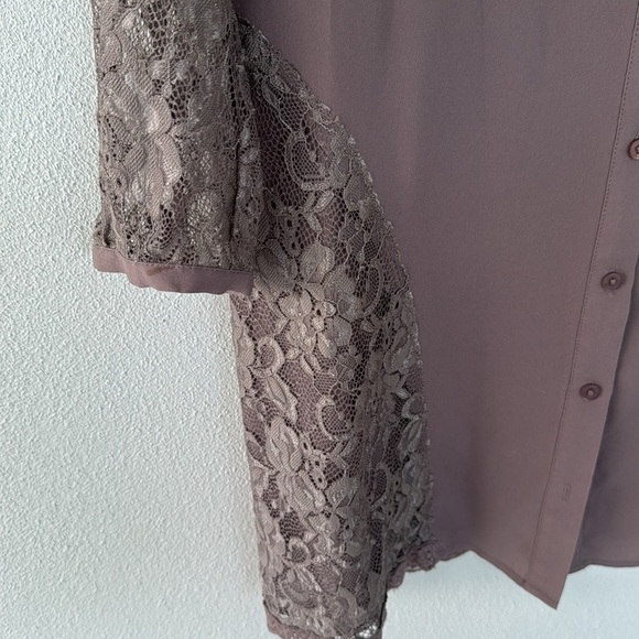 Elegant Purple Button-Up Dress with Lace Accents - Picture 5 of 5